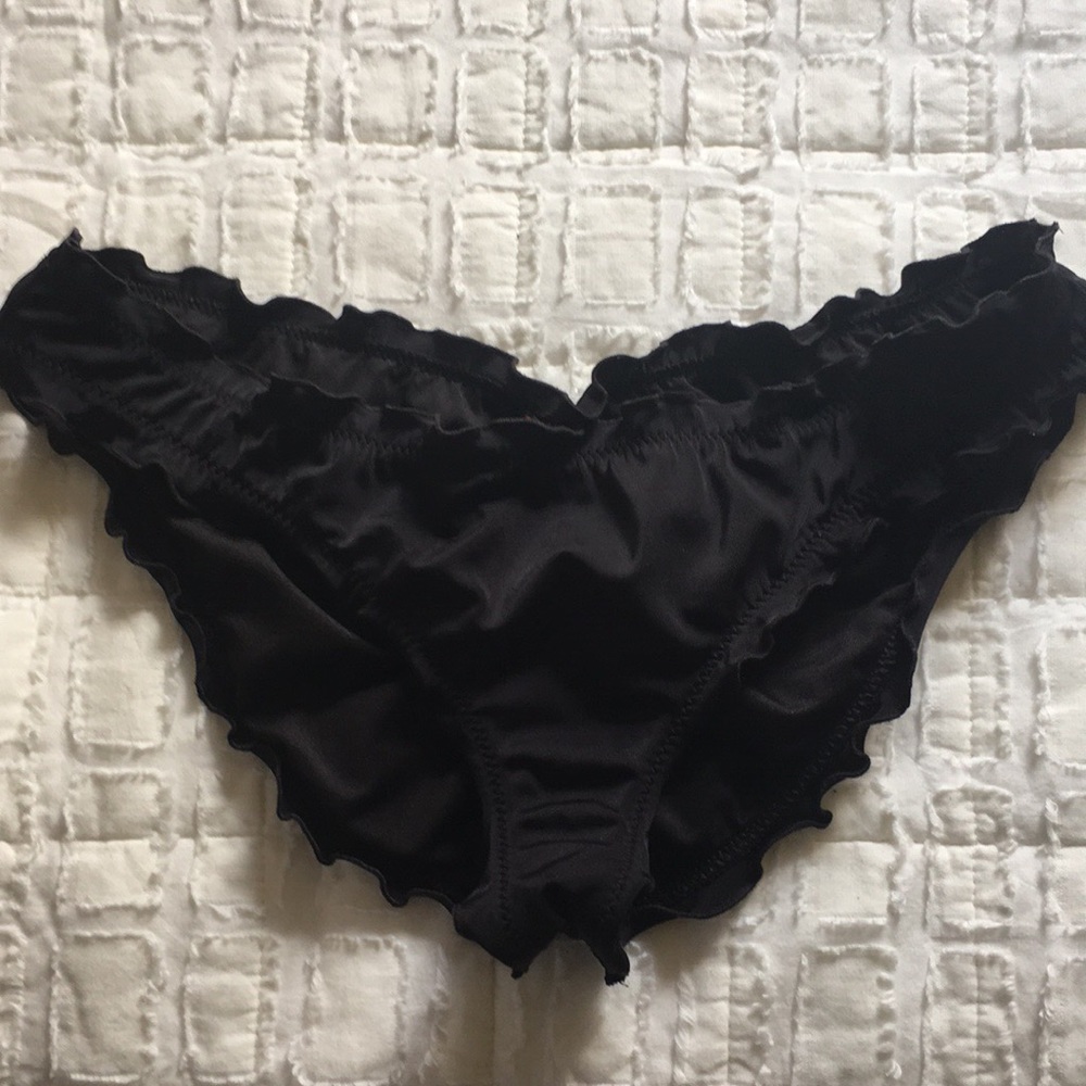 Victoria’s Secret Ruffled Bikini swimsuit Bottom S